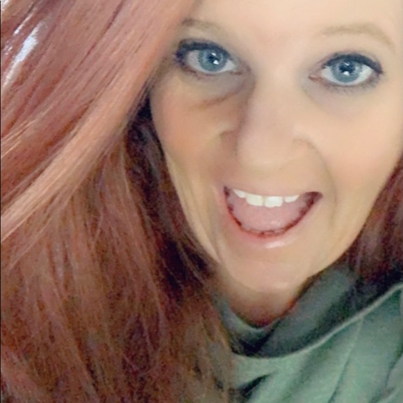 Meet your Posher, Jennifer - Picture 2 of 2